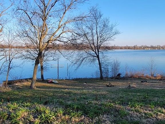 2nd image of 1407 N Lakeshore Dr