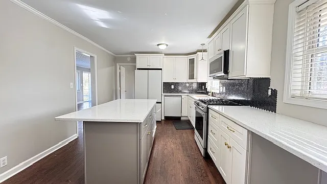 3 bed, 1.5 bath, 1447 sqft, $2,395 — Photo 4