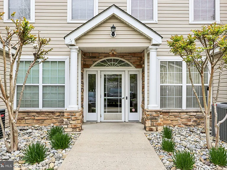 121 Kyle Way — Photo 5