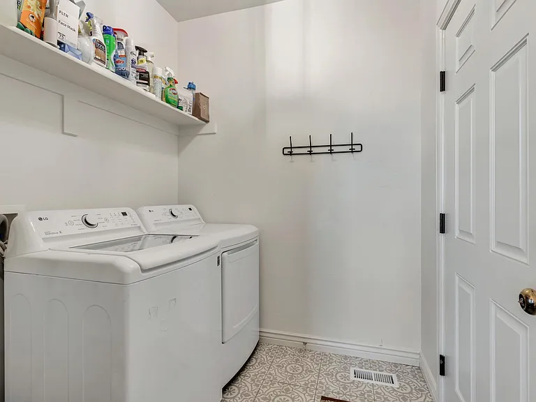 4253 W Clarks Hill Dr — Photo 9
