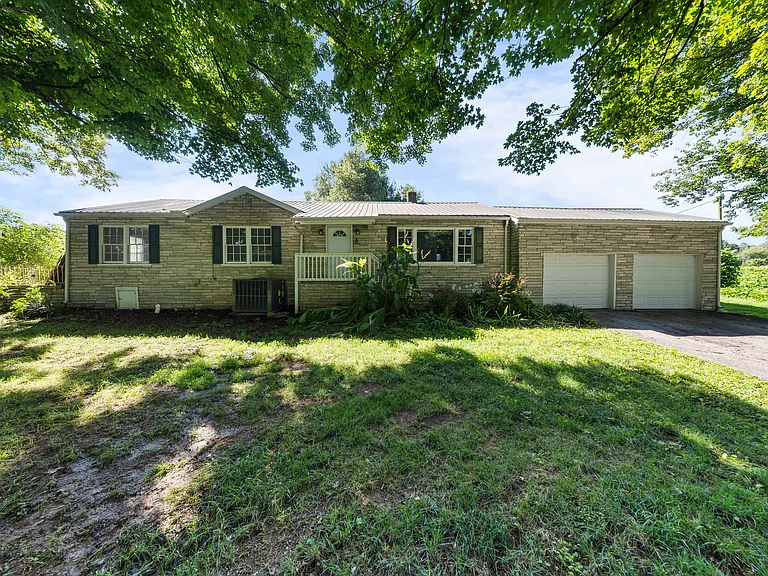 7149 Hotchkiss Valley Rd E — Photo 1