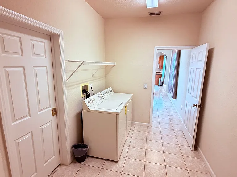 4986 Thames St W — Photo 33