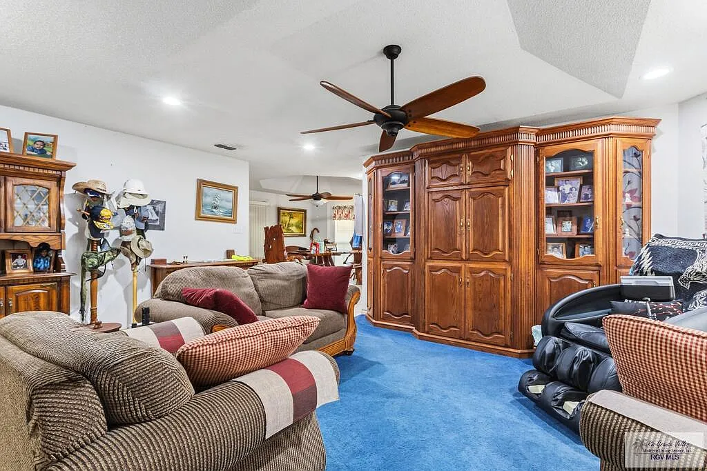 3 bed, 2.5 bath, 1747 sqft, $2,000 — Photo 2