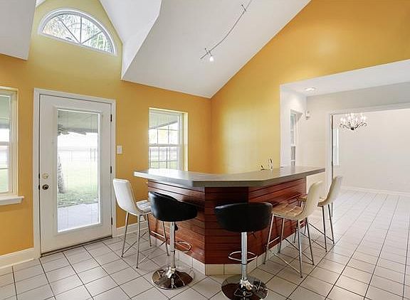 5th image of 4107 Saint James Dr