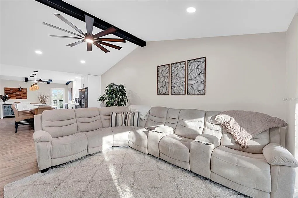 2 bed, 2.0 bath, 1050 sqft, $4,500 — Photo 4