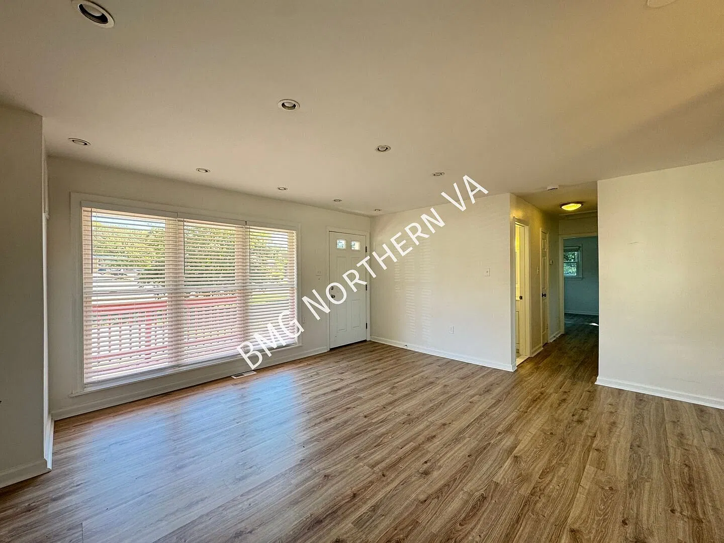 Bright & Sunny 2br/3ba/2den Annandale Home With Spacious Fenced Backyard & Finished Basement — Photo 4