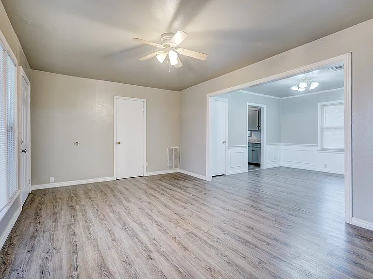 2845 Cambridge Ct — Photo 11