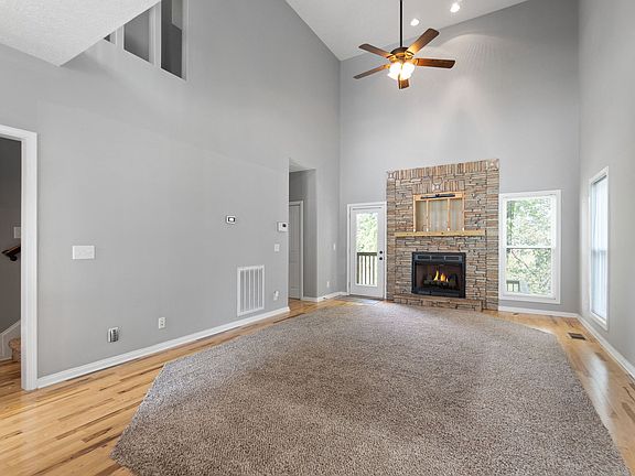 4th image of 2247 Fairfax Dr