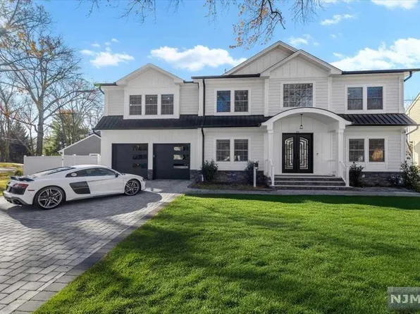 58 Benton Rd, Paramus, NJ 07652