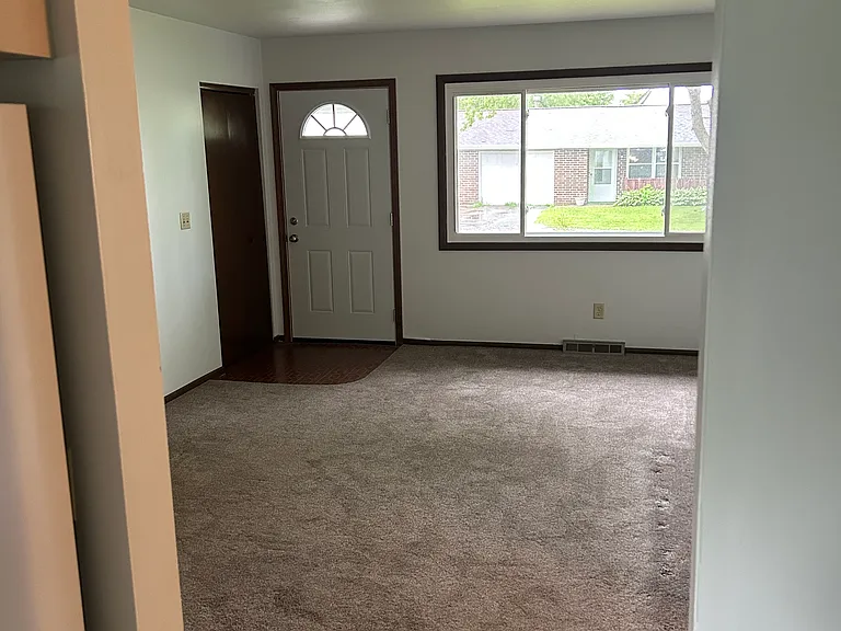 403 Simonson St — Photo 2