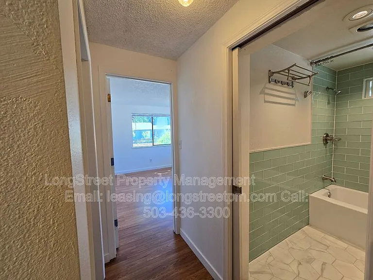 2711 Newton St — Photo 6