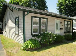 62 Annawamscutt Rd, Barrington, RI 02806