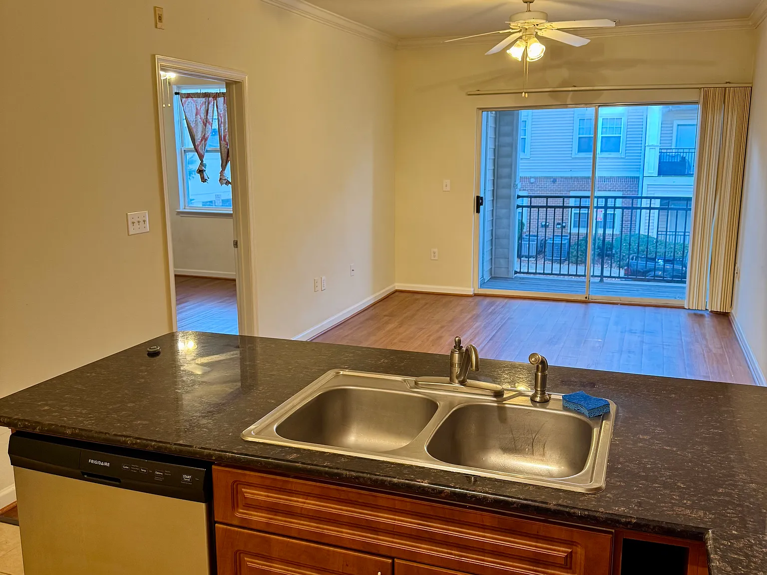 1 bed, 664 sqft, $1,950 — Photo 3