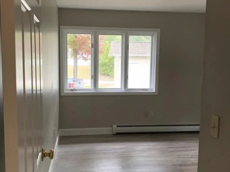 63 Sunderland Woods Rd — Photo 2