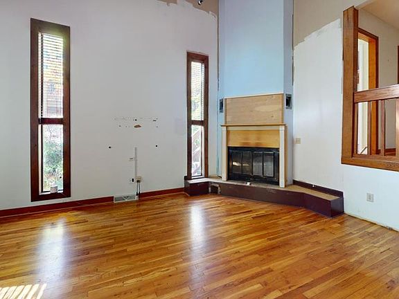 3rd image of 236 Oakmont Trl
