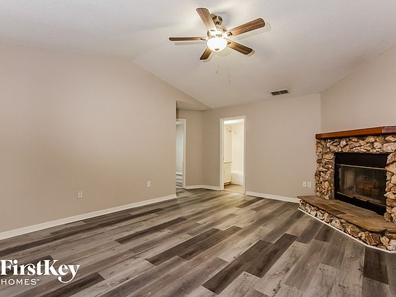 2nd image of 1614 Bismarck Dr