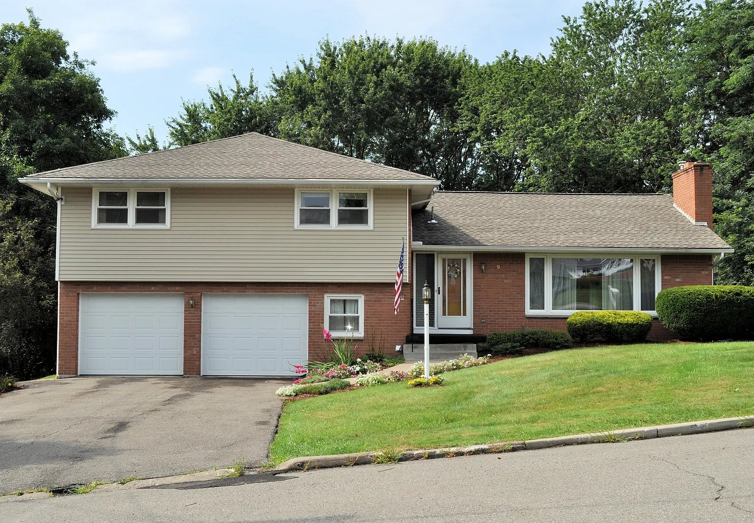 9 Oxford Dr photo 1