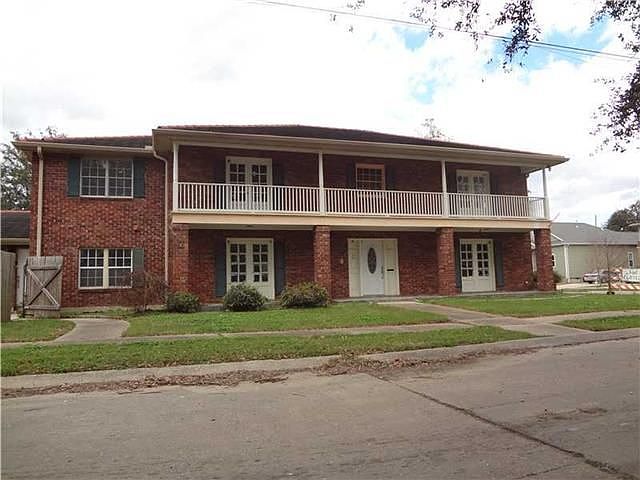 1st image of 325 Mouton St