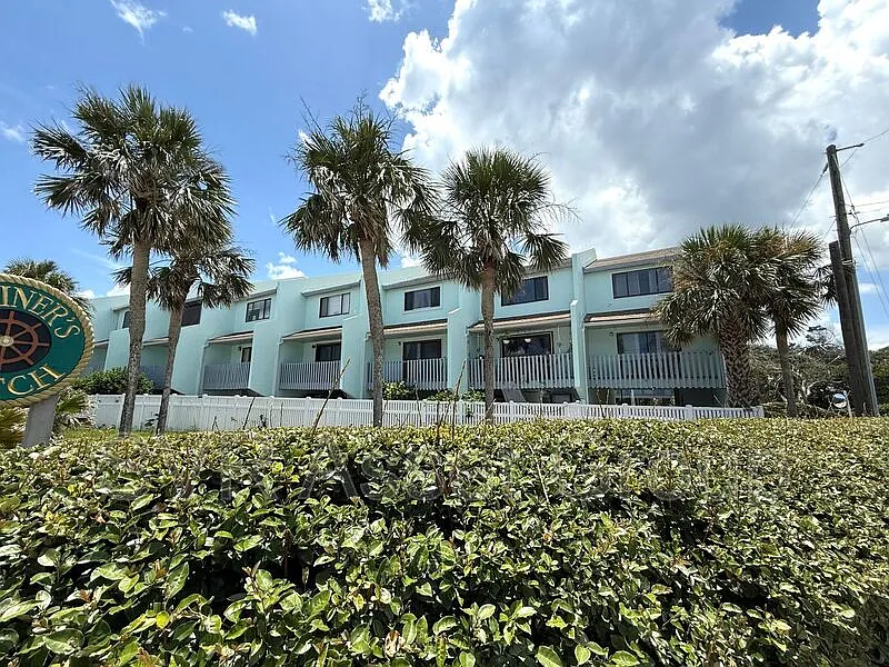 2 bed, 2.0 bath, 1222 sqft, $2,350 — Photo 2