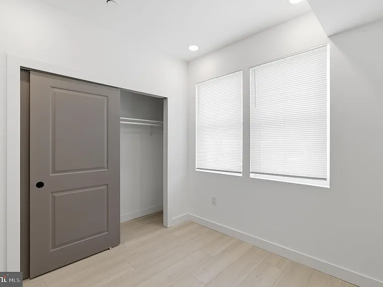 1025 W Orleans St — Photo 19