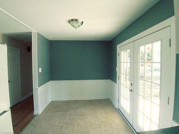 3rd image of 2407 Emerald Dr