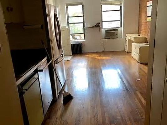 4th image of 212 E 88th St APT 4B