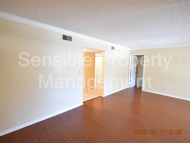 3910 44th St N #C9 — Photo 3
