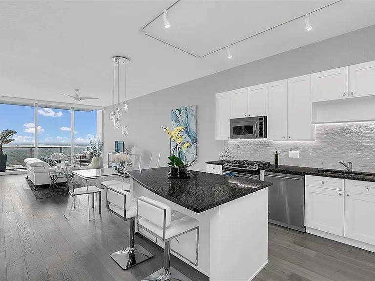 150 E Robinson St #31B — Photo 3