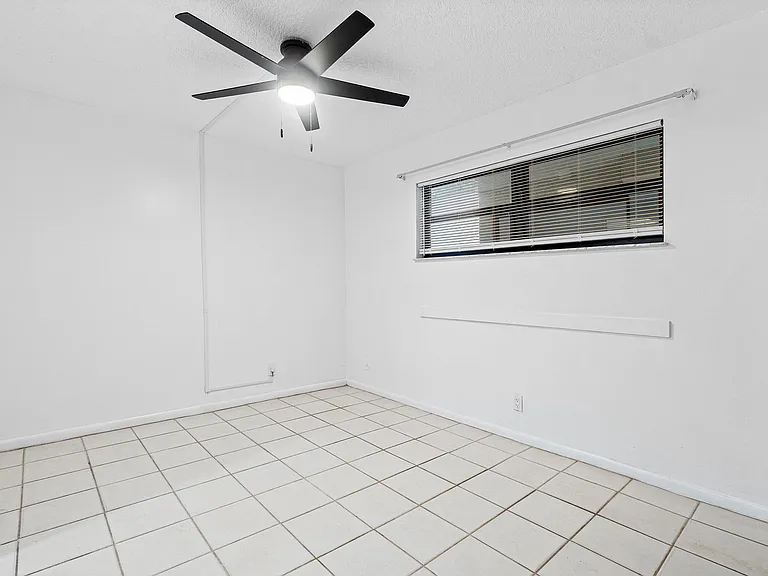 626 N Federal Hwy #3 — Photo 12