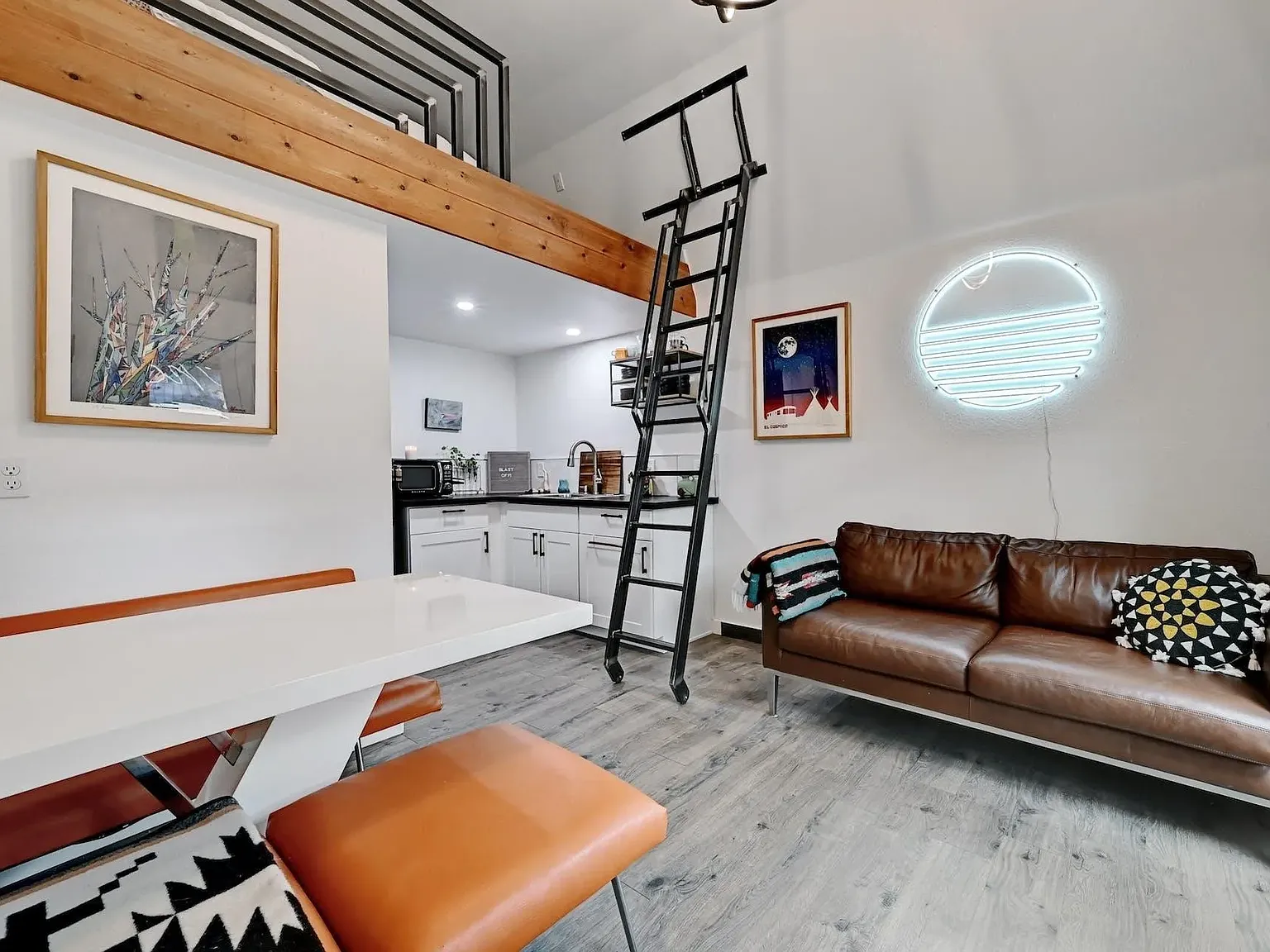 Studio, 300 sqft, $1,500 — Photo 3