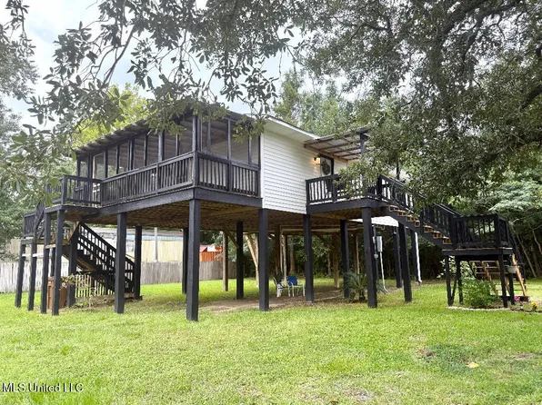 420 E North St, Pass Christian, MS 39571