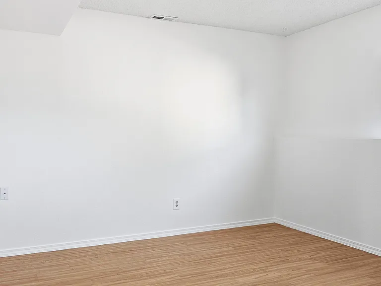 701 Autumn Pl — Photo 4