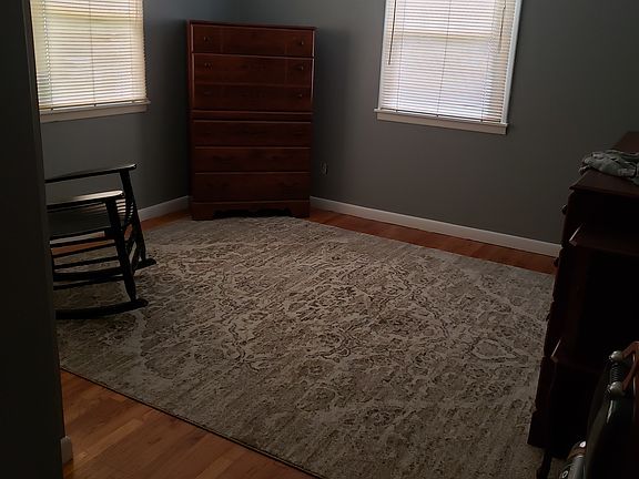 4th image of 319 E Graceland Heights Dr