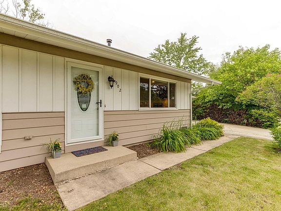 2nd image of 902 Clearbrook Park Dr