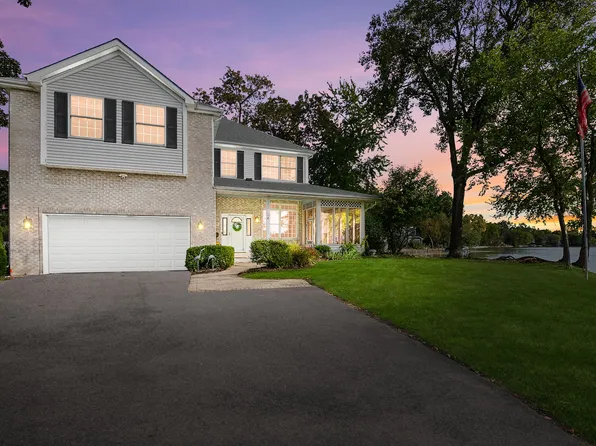 101 Burton St, Grayslake, IL 60030
