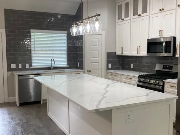 2814 W 18th St, Irving, TX 75060