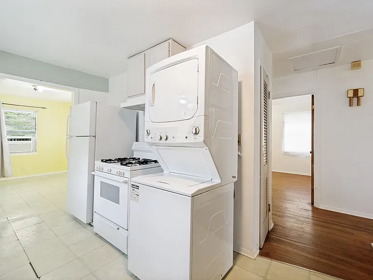 1431 Aransas Ave — Photo 11