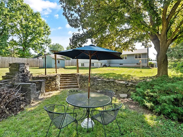 107 Overlook Dr — Photo 38