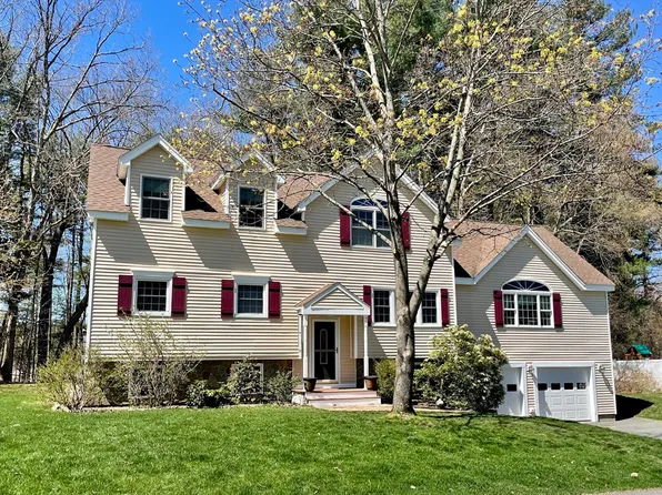 32 Newport Dr, Westford, MA 01886