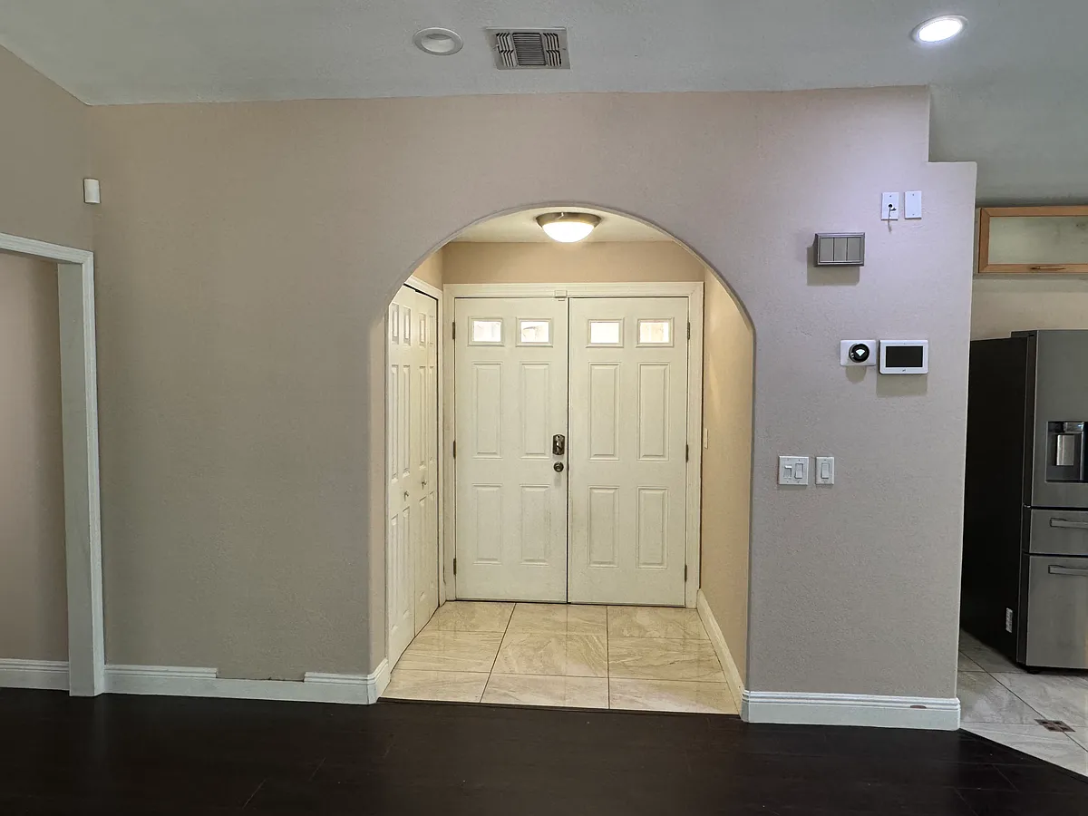 Building Photo - 5142 Greenway Dr