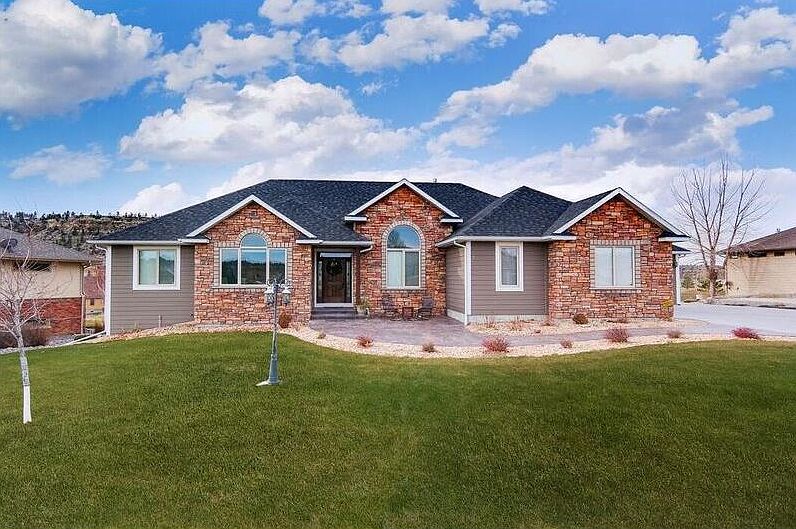 1st image of 4022 Woodcreek Dr
