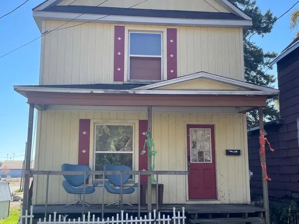 612 Carrie St, Sault Sainte Marie, MI 49783