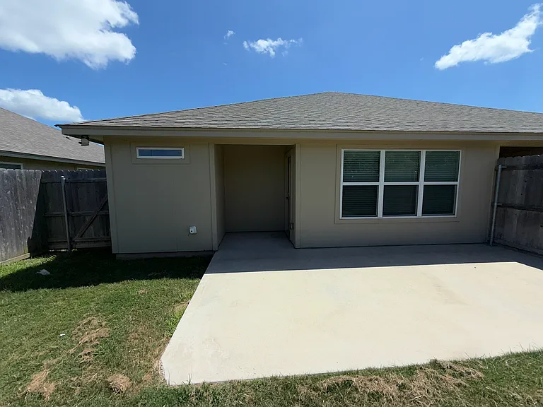 826 United Dr — Photo 18