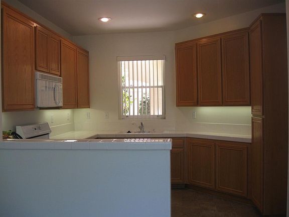 3rd image of 530 Bannister Way APT B