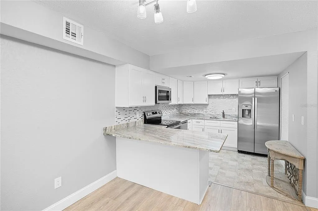 2 bed, 2.0 bath, 1020 sqft, $1,900 — Photo 4