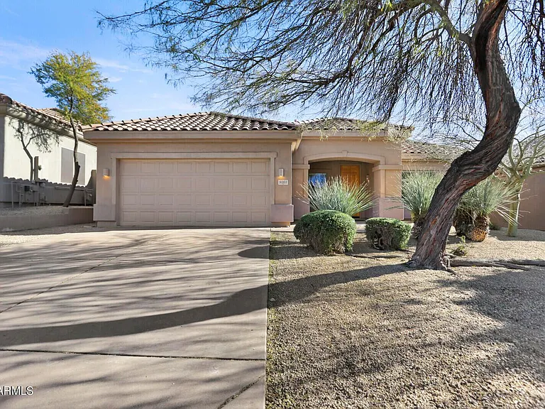 9303 E Whitewing Dr — Photo 1