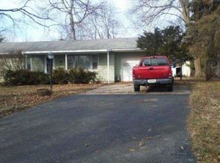 51 Twickingham Dr, Decatur, IL 62526