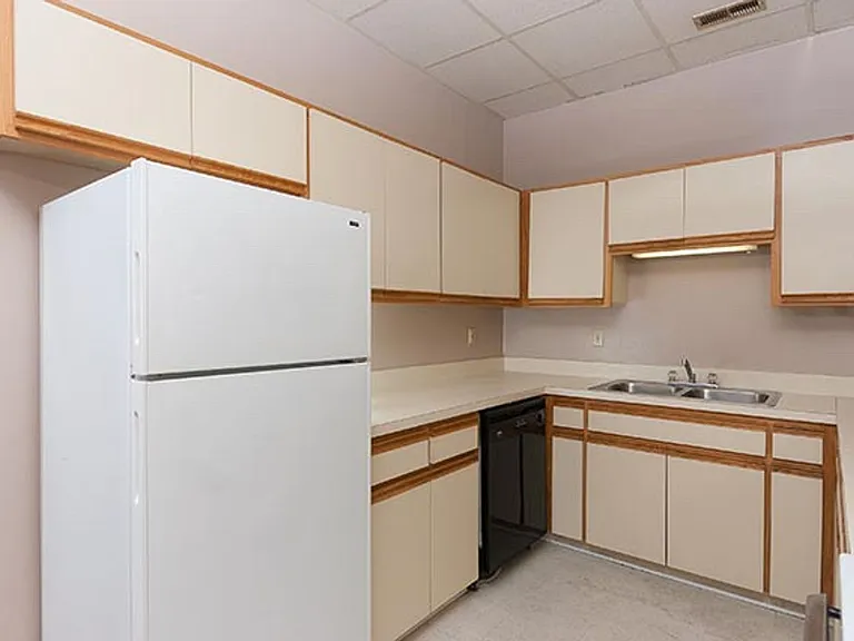 301 N Court St — Photo 5