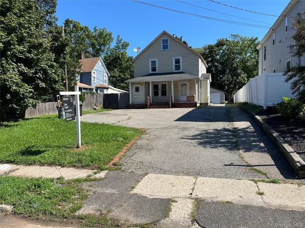 56 Lowndes Avenue, Huntington Station, NY 11746