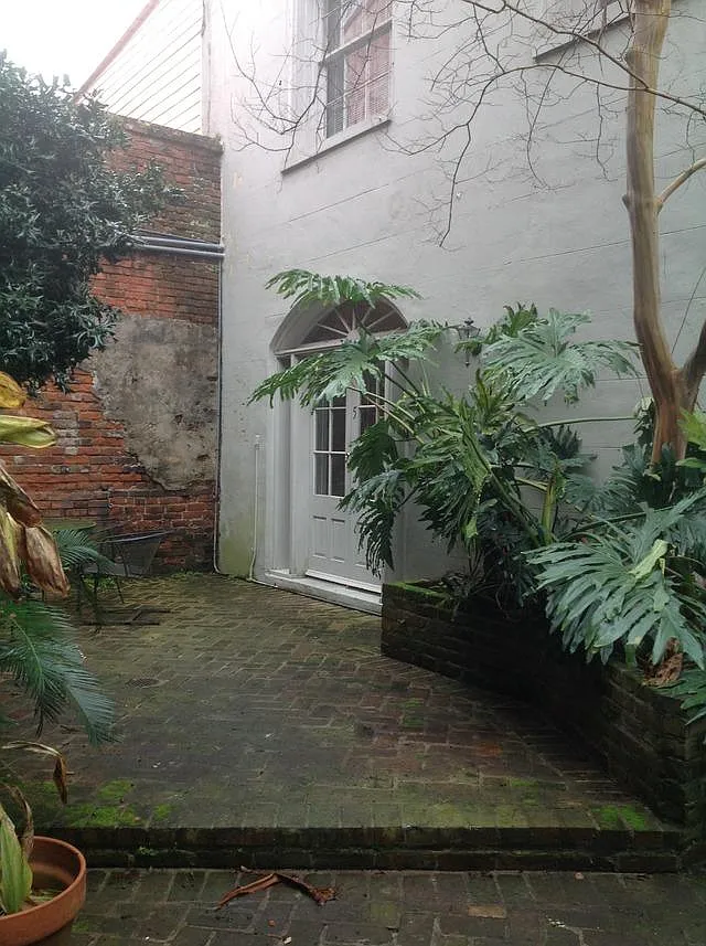 916 Dumaine St — Photo 1